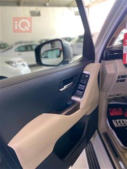 تۆیۆتا لاند کروزەر